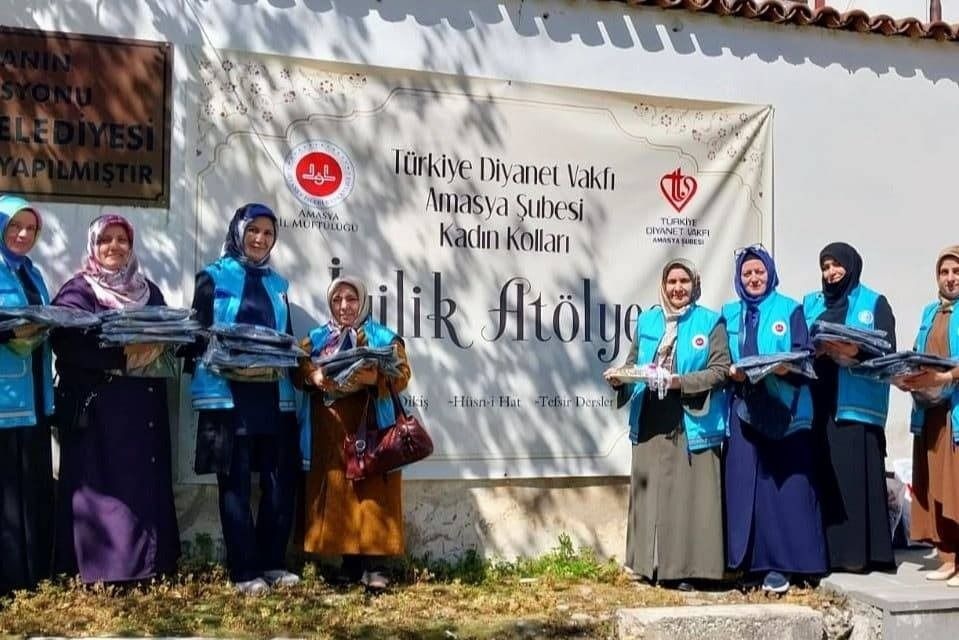 Amasya’da Genç Hafızlara El Emeği Göz Nuru Hediyeler