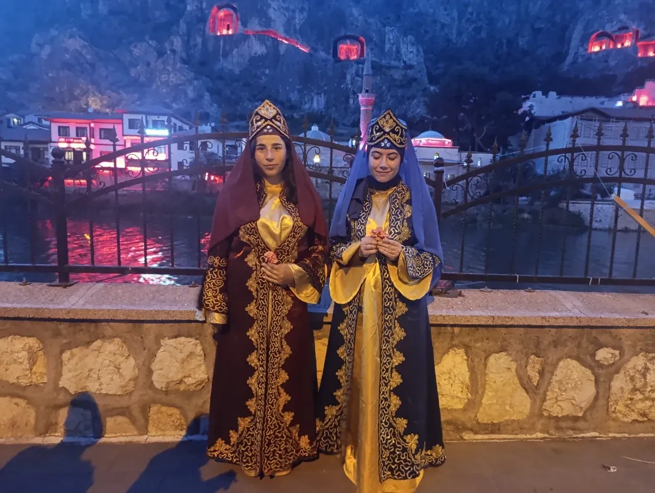 Amasya’da Osmanlı Dönemine Yolculuk: Tarihi Kıyafetlerle Eşsiz Deneyim