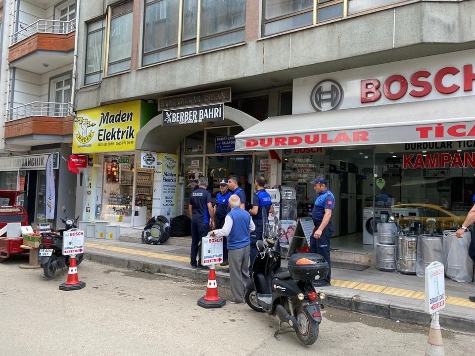 Merzifon Belediyesi’nden Kaldırım İşgallerine Karşı Sert Denetimler